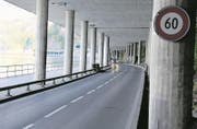 Strasse und Veloweg entlang des Loppers werden saniert. (Bild: Oliver Mattmann (Hergiswil, 27. September 2017))