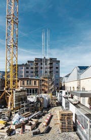 Die neue Installation über dem Kesselhaus erinnert an den 1976 abgerissenen Fabrikschlot. (Bild: PD)