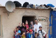 Eine zehnköpfige Flüchtlingsfamilie aus Homs in Syrien haust in Mafraq in einem umgebauten Stall für Schafe. (Bild Aleksandra Mladenovic)