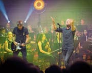 Pee Wirz (rechts) und Lukas Schaller von Dada Ante Portas vor dem 21st Century Symphony Orchestra. (Bild: Maurizio Garofalo (Luzern, 18. 9. 2017))