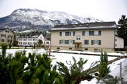 Sind in die Jahre gekommen: Die Vierfamilienhäuser der Wohnbaugenossenschaft Stans mitten im Dorf. (Bild: Corinne Glanzmann/Neue NZ)