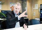Der Zuger Finanzdirektor Heinz Tännler in seinem Büro. (Bild: Stefan Kaiser (Zug, 9. Dezember 2016))