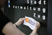 Angefangen hat es mit der Kryptowährung Bitcoin. Nun soll nicht nur das Geld digitalisiert werden, sondern auch die Identität der Stadtzuger. (Bild: Stefan Kaiser (1.7.2016, Zug))