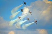 Die Kunstflugstaffel Patrouille Suisse der Schweizer Luftwaffe. (Bild: Keystone / Wolfgang Kumm)