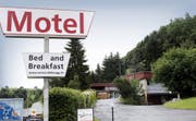 Der Kanton ist interessiert, das Motel Sihlbrugg für die Unterbringung von Asylbewerbern und Flüchtlingen zu mieten. (Bild Werner Schelbert)