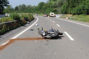 Das verunfallte Motorrad am Dienstag auf der A 14. (Bild: Luzerner Polizei)