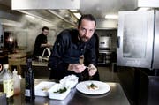 Noch bis Ende Jahr ist Moritz Stiefel Küchenchef im Château Gütsch. (Bild: Nadia Schärli/Neue LZ)