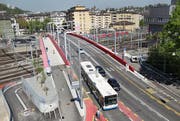 Die rote Farbe muss an der Brücke muss erneuert werden. (Bild: Manuela Jans-Koch (Luzern, 29. April 2010))
