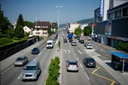 Blick auf die Gemeinde Ebikon mit der Zentralstrasse. (Archivbild LZ)