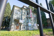 Die Gruppe "Gundula" besetzte über mehrere Tag die leer stehende Villa an der Obergrundstrasse in Luzern. (Bild: Keystone / Urs Flüeler)