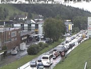 Stau in Sihlbrugg am Donnerstagabend gegen 17.57 Uhr. (Bild: Screenshot Swisswebcams.ch)