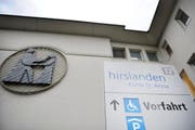 Die Hirslanden-Klinik St. Anna will den verurteilten Arzt weiter beschäftigen. (Bild: Pius Amrein / Neue LZ)