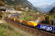 Ein Hupac-Zug bei Wassen auf der Gotthard-Bergstrecke. (Bild: PD)