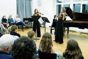 Helen Steinemann (links) und Regula Dodds haben das Publikum begeistert. (Bild: Stefan Kaiser (Zug, 21. Februar 2017))