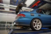 Fahrzeugänderungen, die die Verkehrssicherheit gefährden können, führen zu einer Melde- und Prüfungspflicht. (Bild: Zuger Polizei (Steinhausen, 25. März 2017))