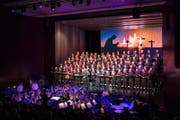 Chor Audite Nova Zug mit der Brassband Rickenbach. (Bild: Christian H. Hildebrand (Zug, 17. März 2018))