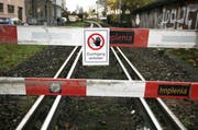 Mit der neuen Linienführung der Zentralbahn waren die Geleise, die heute längst demontiert sind, plötzlich unbenutzt. Auf den Fuss- und Radweg müssen die Luzerner aber noch länger warten. (Bild: Jakob Ineichen / Neue LZ)