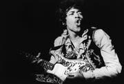 Die Musik war ein wichtiger Treiber und ein Ventil der 68er-Bewegung: Am Monsterkonzert 1968 im Hallenstadion Jimi Hendrix (Bild) ging einiges an Mobiliar zu bruch. (Bild: Keystone)