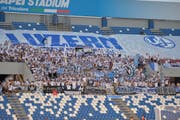 FCL-Fans verfolgen die Partie gegen U.S. Sassuolo. (Bild: Martin Meienberger / Freshfocus (Reggio Emilia, 4. August 2016))