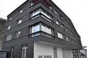 Das neue Gemeindehaus von Giswil: In diesem Stil soll das neue Bahnhofgebäude entstehen – direkt nebenan. (Bild: Matthias Stadler (2.12.2017, Giswil))