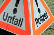 Die Kantonspolizei Schwyz sucht Zeugen, die Angaben zum unbekannten Fahrzeug machen können. (Symbolbild LZ)