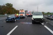 Die Unfallstelle auf der A4 bei Cham. (Bild Zuger Polizei)