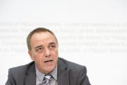 Richard Koller, Sekretär SVP Luzern, spricht während einer Medienkonferenz. (Bild: KEYSTONE/Anthony Anex)