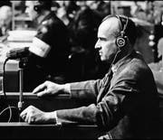 Hans Frank bei einer Anhörung im Nürnberger Prozess. Er wurde am 1. Oktober 1946 wegen Kriegsverbrechen und Verbrechen gegen die Menschlichkeit schuldig gesprochen und zum Tod durch den Strang verurteilt. (Bild: AFP)