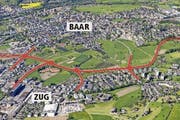 Rot eingezeichnet ist der Verlauf der Tangente Zug/Baar mit den vier Knoten Zugerstrasse, Industriestrasse, Inwilerriedstrasse und Rigistrasse (von links nach rechts). Die gestrichelte Linie zeigt den Geissbüel-Tunnel. (Bild: Visualisierug Baudirektion)
