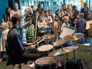 Gerade für junge Besucher war das hautnahe Sehen und Hören ein besonderes Erlebnis am Entdeckertag im KKL. (Bild: Ingo Höhn/PD (12. März 2017))