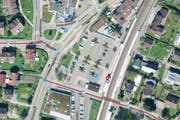Das «Areal Zythus» liegt an bester Lage und soll nun bebaut werden. Derzeit finden sich dort 70 Auto-Parkplätze. (Bild: maps.search.ch)