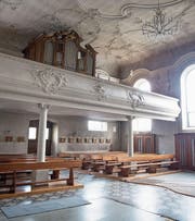 Mit Spendengeldern soll das Innere der Klosterkirche Rathausen wieder in Schuss gebracht werden – darunter auch die Deckenstuckaturen. (Bild: Corinne Glanzmann (Ebikon, 8. September 2017))