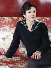 Die Zürcher Illustratorin Anna Sommer bannt böse Geschichten in schlichte Bilder. (Bild: PD)