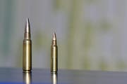 Unterschiedlich grosse Munition für verschiedene Waffen. (Bild: Archiv Neue LZ)