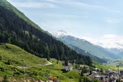 Der Kanton Uri, auf dem Bild Andermatt, soll fixe Waldgrenzen erhalten. (Bild: Keystone / Christian Beutler)