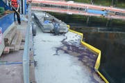 Zwischen 30 und 50 Liter Hydraulik-Öl liefen aus. (Bild Kantonspolizei Nidwalden)