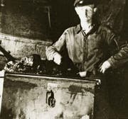 Ein Bergwerksarbeiter mit Stollenhund um 1942. (Bild: PD)