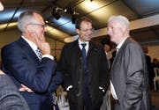 Anton Lauber, Präsident Fachhochschulen, Reto Wyss, Luzerner Bildungsdirektor, und Ernst Wüest von Zug Estates (von links) an der Eröffnung des neuen Informatikdepartements der Hochschule Luzern in Rotkreuz. (Bild: Werner Schelbert)