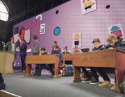 Eine Primarklasse aus Allschwil beim Medienkompetenz-Test von Pro Juventute im Hauptbahnhof Zürich am Digitaltag. (Bild: Bruno Knellwolf)