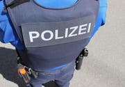 Symbolbild Zuger Polizei Beamter Schutzweste (Bild: Zuger Polizei)