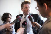 GLP-Parteipräsident Martin Bäumle gibt an einer Pressekonferenz seinen Rücktritt bekannt. (Bild: (KEYSTONE/Anthony Anex)