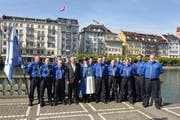 Auf dem Jesuitenplatz hat der Vorsteher des Justiz- und Sicherheitsdepartements Paul Winiker vier Polizistinnen und acht Polizisten der Luzerner Polizei vereidigt. (Bild: Luzerner Polizei)