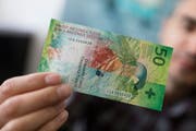 Banknote 2016 ist unsere neu 50-Franken-Note. (Bild: GAETAN BALLY (KEYSTONE))