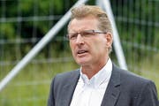 Heinz Tännler, Baudirektor, will die Hochspannungsleitungen im Boden. (Bild: Stefan Kaiser / Neue ZZ)