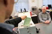 Wer will, kann seine Stimme am Sonntag in seiner Gemeinde noch abgeben. (Bild Roger Grütter)
