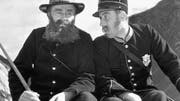 Die beiden Postillone Johannes Zgraggen (Adolf Manz, links) und Kaspar Danioth (Rudolf Bernhard). (Bild: PD)