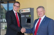 Walter Niederberger (links) übernimmt die Leitung der Geschäftsstelle Wolfenschiessen der Nidwaldner Kantonalbank. (Bild: pd)