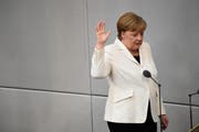 Bundeskanzlerin Angela Merkel (CDU) legt ihren Amtseid ab im Reichstagsgebäude. (Bild: Gregor Fischer / Keystone)
