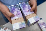 Ein Bündel Banknoten. (Bild: Keystone)