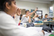 Luzerner Oberstufenschüler im Französischunterricht. (Bild: Philipp Schmidli (31. August 2017))